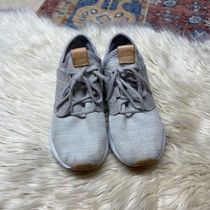 New balance tennis shoes